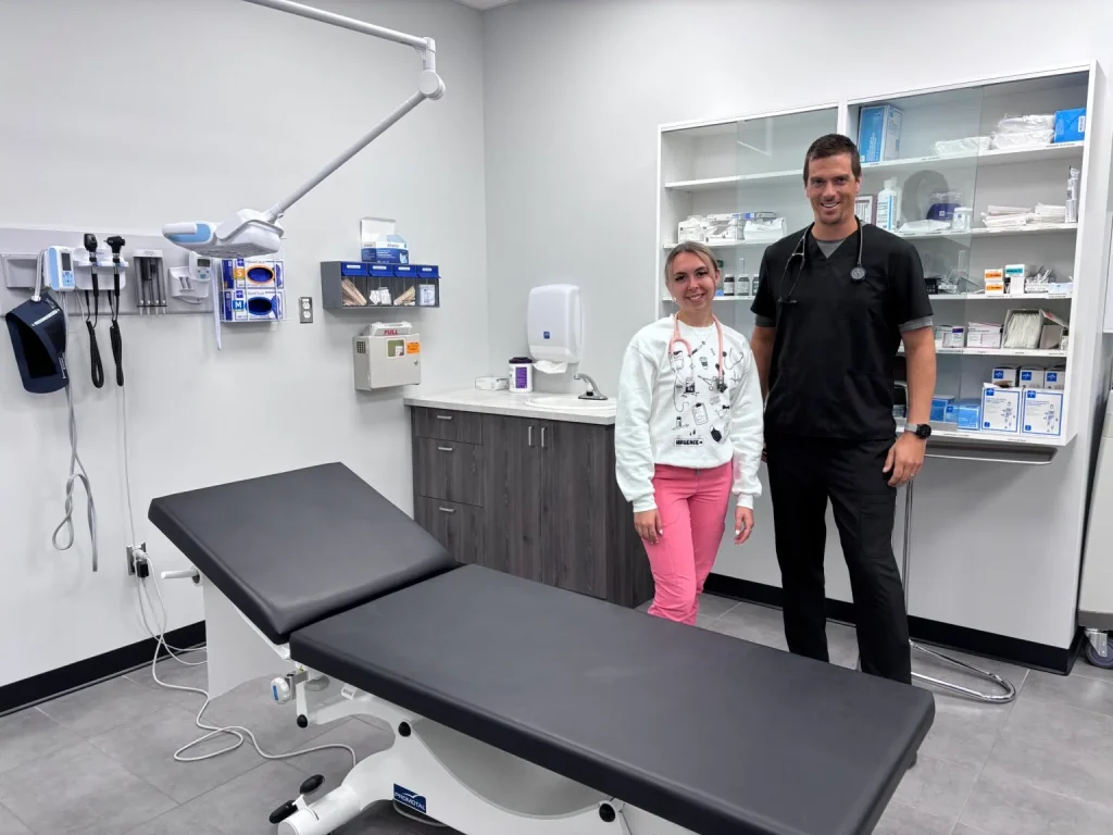 Les infirmiers Tania Pilon St-Pierre et Olivier Beauvais. (Photo Médialo – Élise Brouillette)